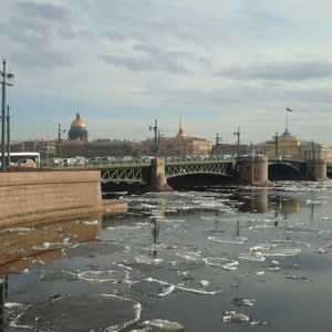 Podul palatului din Sankt Petersburg. Cât de mult construiești Podul Palatului?