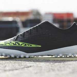 Pantofi pentru fotbal `Nike`: centipede și caracteristicile lor