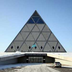 Atracția principală a orașului Astana este Palatul Păcii și Armoniei