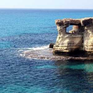 Lagoon albastru (Cipru): două obiective turistice sub un singur nume