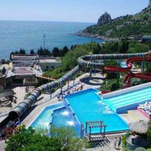 `Blue Bay `- parc acvatic din Yalta, popular pentru turiști