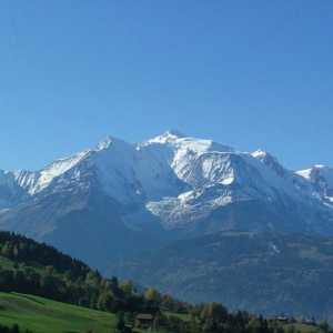 Muntele Mont Blanc - centru turistic al Alpilor și al Europei Occidentale