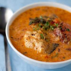 Supă de gătit din șprot în sos de roșii
