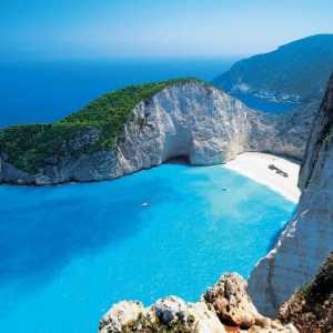 Grecia: plaja de nisip ca carte de vizită