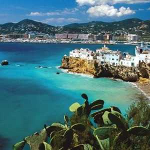 Ibiza este o insulă de romantism și apus de soare încântătoare