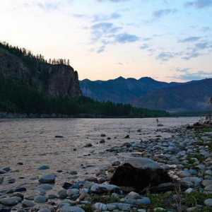 Indigirka este un râu în nord-est de Yakutia. Descriere, hrană, afluenți