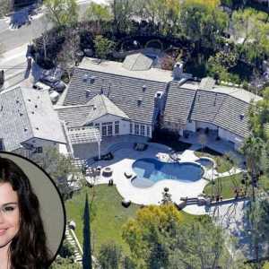 Mă întreb unde locuiește Selena Gomez?