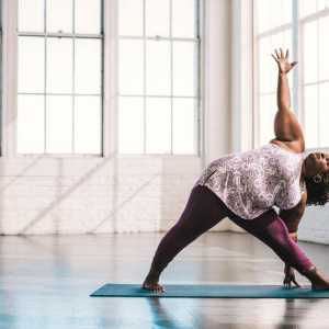 Yoga pentru pierderea în greutate la domiciliu: exerciții pentru începători