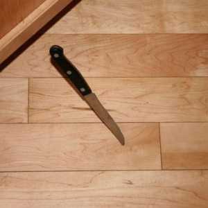 De ce a căzut cuțitul pe podea? Semnul spune - oaspetelui