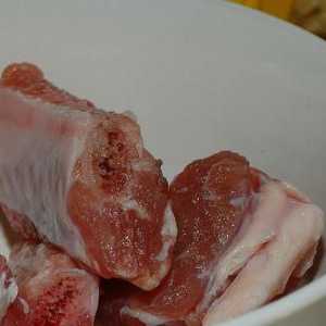 Cum sa scapi de mirosul de carne? Metode eficiente