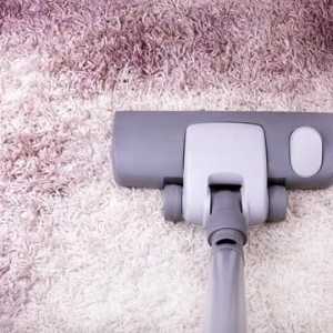 Cum de a curăța un covor la domiciliu: moduri eficiente, sfaturi utile