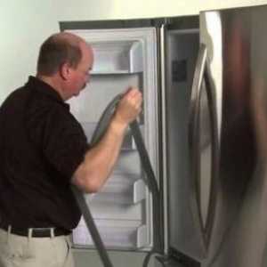 Cum să depășească ușa frigiderului "Indesit": instrucțiuni de la rândul său