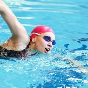 Cum să înotați corect în piscină: tehnică și instruire