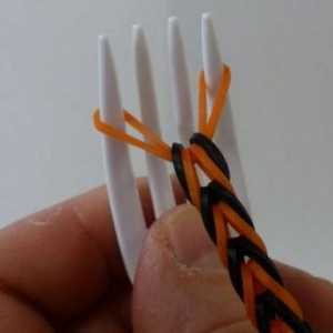 Cum să legați brățări din benzi elastice pe o furculiță pentru începători