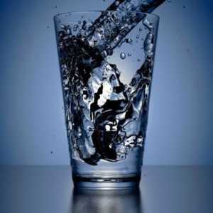 Cum să beți apă în mod corespunzător în timpul zilei pentru a pierde în greutate?