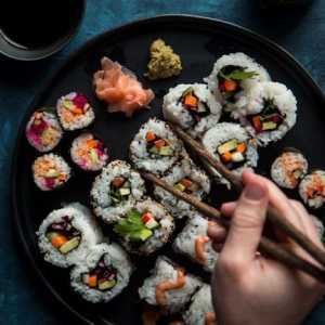 Cum să gătești sushi acasă: rețete și ingrediente