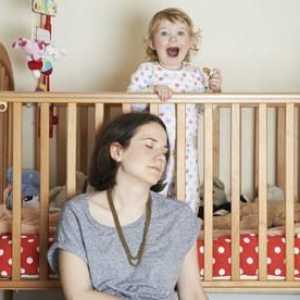 Cum să înveți un copil să adoarmă fără boală de mișcare: trăsăturile procesului