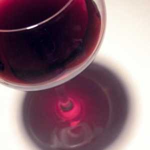 Cum se face vinul din coacăz cu mâinile tale