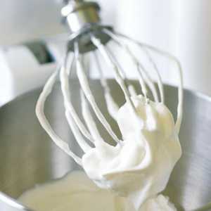 Как взбить белок в крепкую пену для торта, безе или крема?