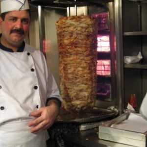 Cum să înfășurați o shawarma în lavă, astfel încât umplutura să nu se varsă