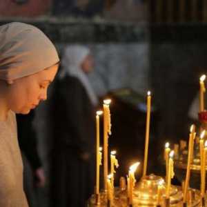 Cum poate o femeie să se îmbrace în Biserică? Codul vestimentar ortodox
