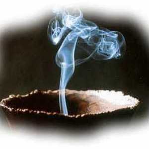Care este sensul adevărat al frazeologiei "tămâie de fum"?