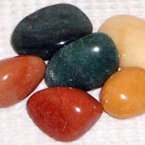 Камень авантюрин: цвет, разновидности, магические свойства, кому подходит