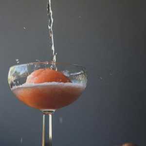 Cocktail `Aperol-syringe` - băutură de vară pentru tineri