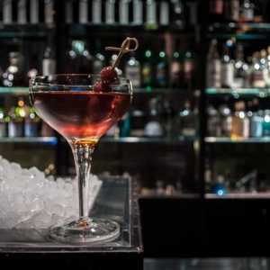 Cocktail `Manhattan`: o rețetă acasă