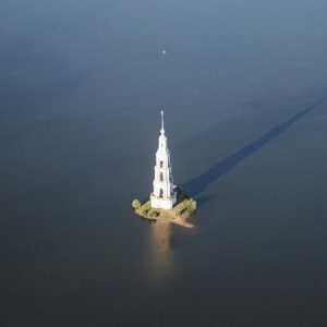 Turnul clopotniță din Kalyazin este un precursor inundat al tragediei