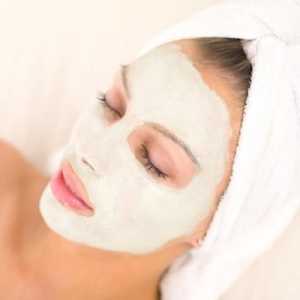 Salon cosmetic la domiciliu: strângere mască facială la domiciliu