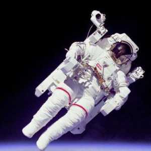 Întrebarea cosmică: Care este diferența dintre un astronaut și un astronaut