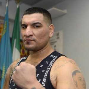 Chris Arreola - boxer american grea de coborâre mexicană
