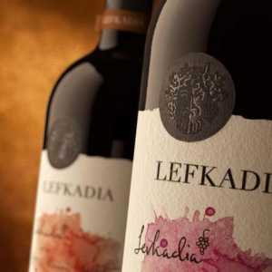 `Lefkada`, vin: alb uscat, rosu uscat. Soiuri de struguri pentru vinificație