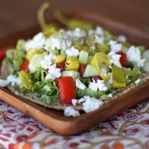 Salate ușoare pentru cină: rapidă, gustoasă și satisfăcătoare!