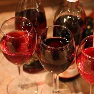 Zmeură de vin: o rețetă pentru o băutură alcoolică parfumată
