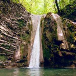 Cheile Mamedov: pietre, cascade și vechi dolmene