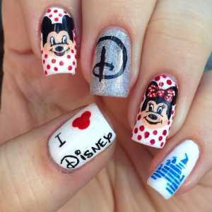 Manichiura "Mickey Mouse": un moment vesel de copilarie pe unghiile tale