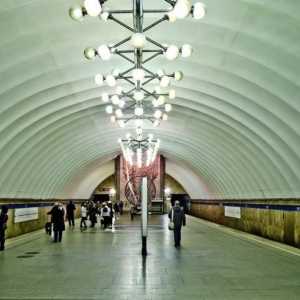Metro `Ozerki` este un centru de transport bine cunoscut al capitalei de nord