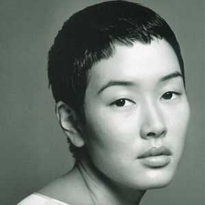 Model și actrita Shimizu Jenny