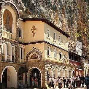 Manastirea Ostrog din Muntenegru: cum sa ajungi acolo?