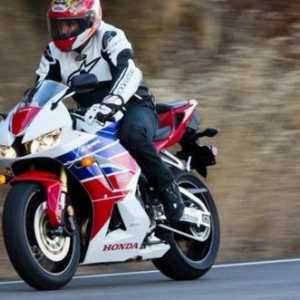 Motocicleta Honda CBR600RR - pe marginea nebuniei