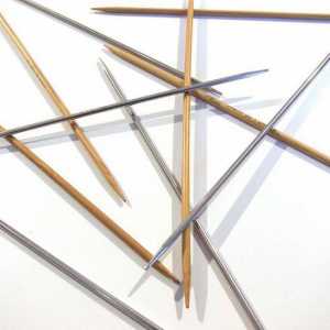 Set de balamale pentru o margine elastica: ace de tricotat si un cârlig