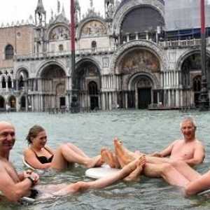 Inundații în Veneția. Elementul nu eliberează orașul