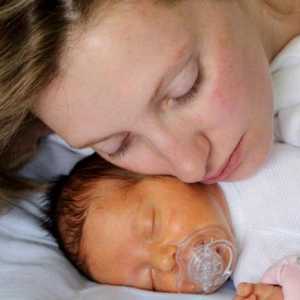 Icterul neonatal la nou-născuți: cauze, simptome și tratament