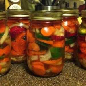 Mai multe opțiuni pentru gătitul legumelor asortate pentru iarnă