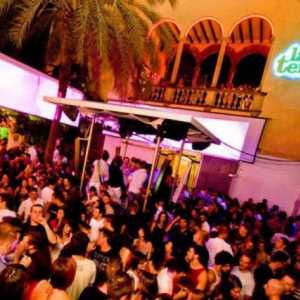 Cluburile de noapte din Barcelona: o descriere a celor mai populare destinații de vacanță