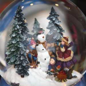 Bile de sticlă de anul nou: opțiuni pentru decorațiuni festive