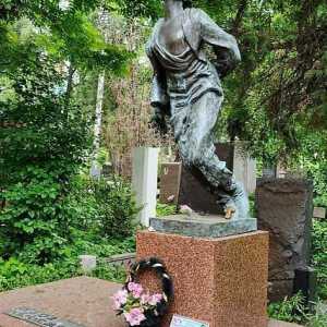 Monumentul lui Zoya Kosmodemyanskaya - un pas spre nemurire prin agonie