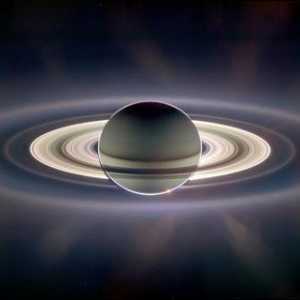 Planeta cu inele - uimitor Saturn